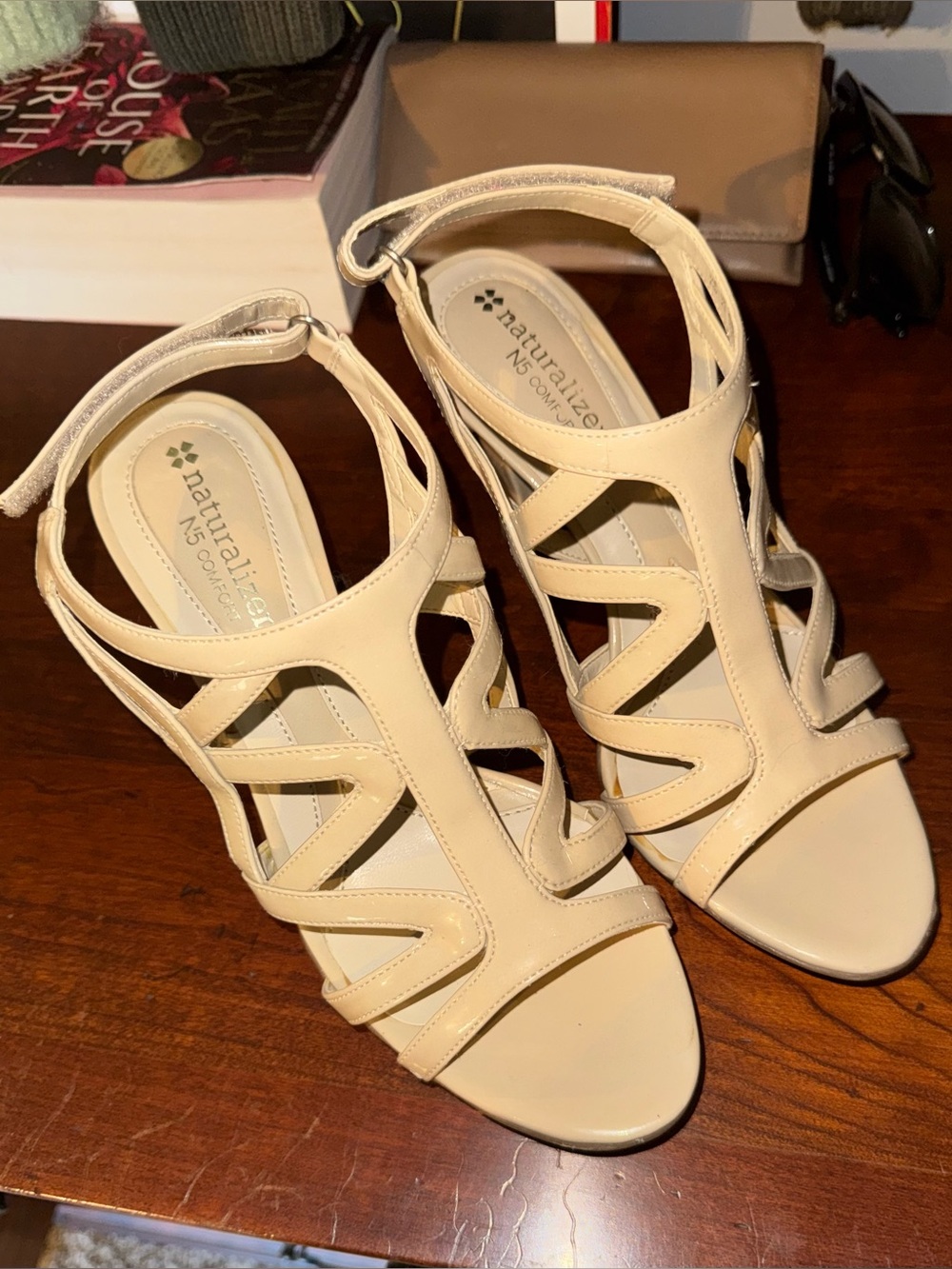 LIKE NEW Naturalizer Beige Strappy Women's Sandals